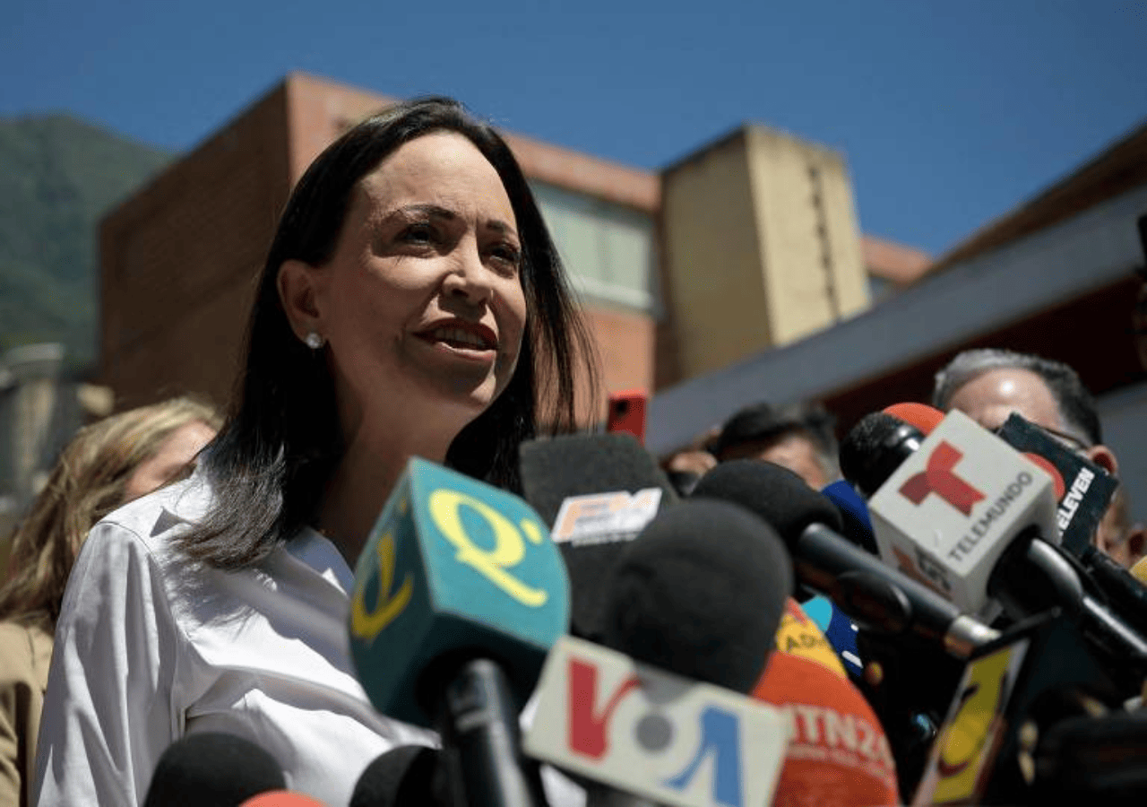 María Corina Machado: Contestando os Resultados do CNE e Defendendo a Transparência